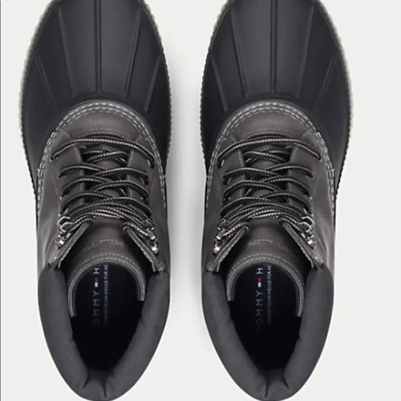 TOMMY HILFIGER
COLORBLOCK DUCK BOOT - Picture 3 of 9